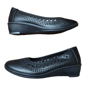 Easy Street Comfort Wedge Shoes Black Perforated Slip On Sz 7 Work Walking